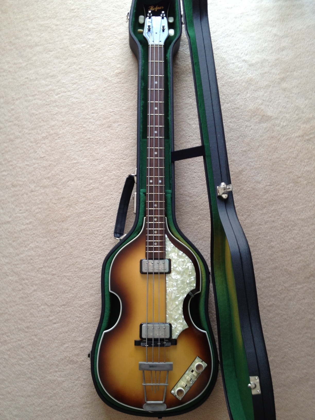 ドック入り：Hofner 500/1 Vintage 62 | Goldmine1969.com