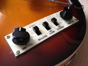 コンパネの化粧:Hofner Ignition Bass