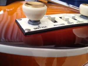 コンパネの化粧:Hofner Ignition Bass